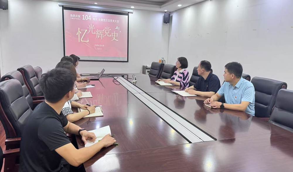 会议室里的人们AI 生成的内容可能不正确。