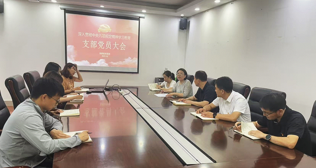 会议室里的人们AI 生成的内容可能不正确。