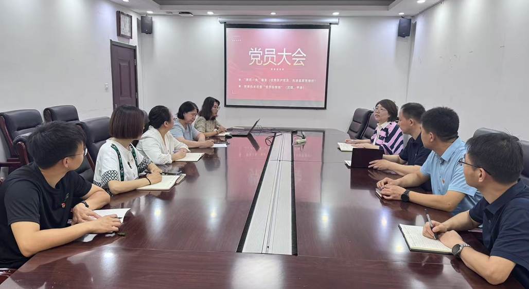 会议室里的人们AI 生成的内容可能不正确。