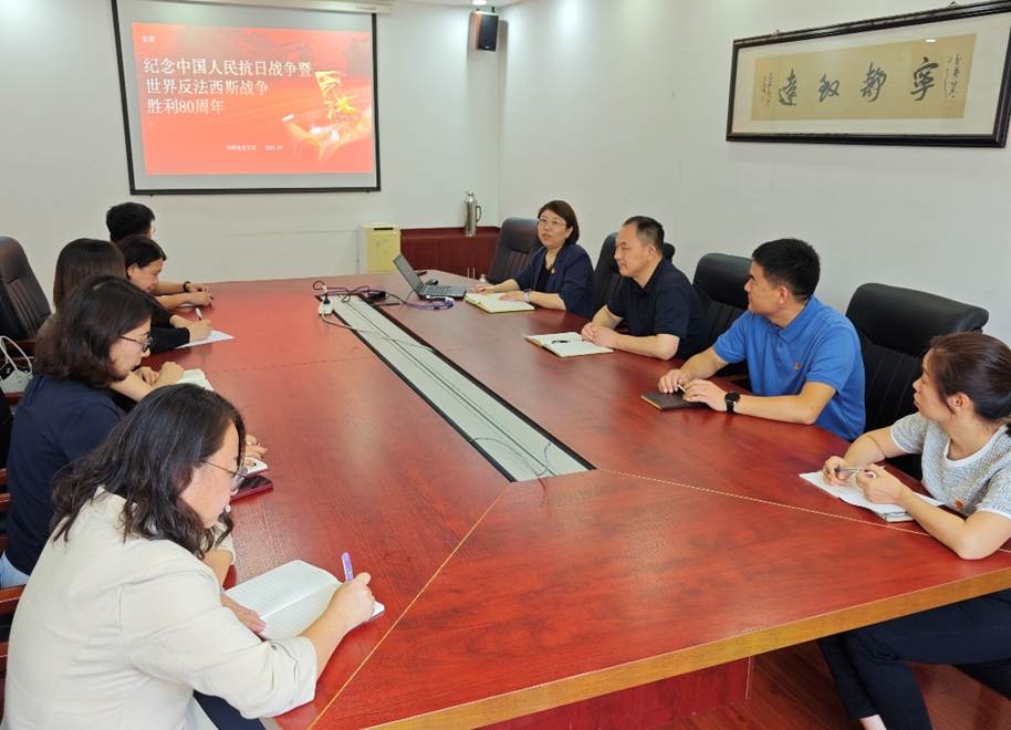 会议室里的人们AI 生成的内容可能不正确。